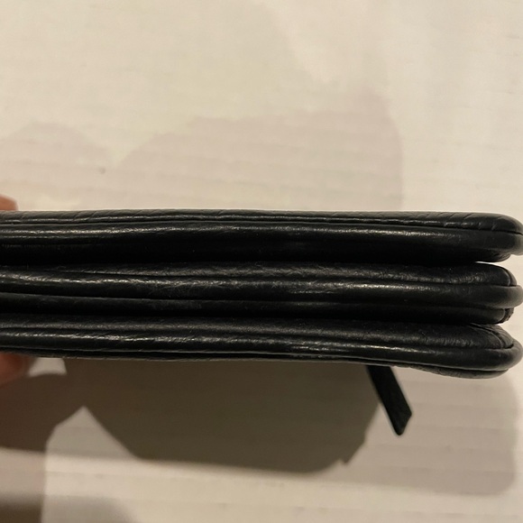 Kate Spade Black Leather Zip Wallet/ Card Holder - Picture 4 of 8